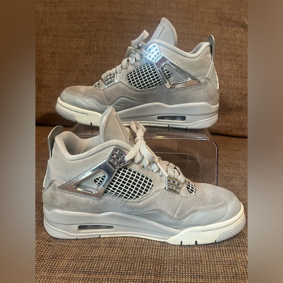 AIR JORDAN Women’s 4 Retro “Frozen Moments” - Picture 3 of 12